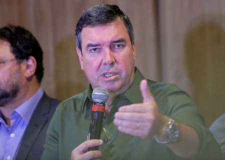 Eduardo Riedel é reeleito governador de MS no primeiro turno