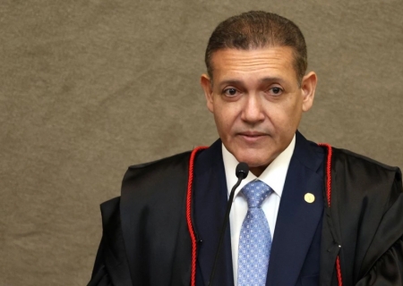 TSE atende Flávio e manda suspender canal do whatsapp Exército do Lula