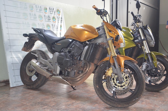Duas motos CB/Hornet CB 600 foram apreendidas - Foto: Glaucia Piovesan/Jornal da Nova