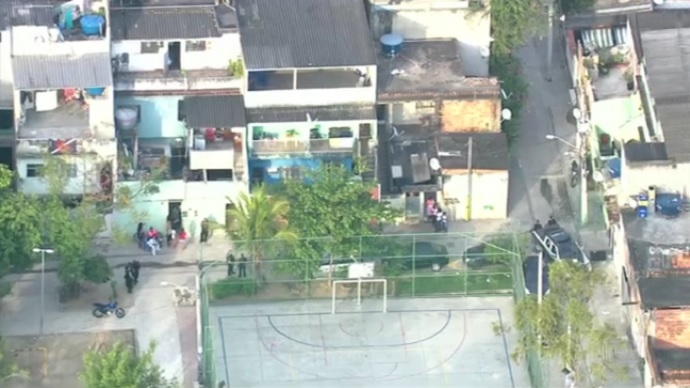 Ação também busca celulares e computadores dos suspeitos - Foto: TV Globo/Reprodução