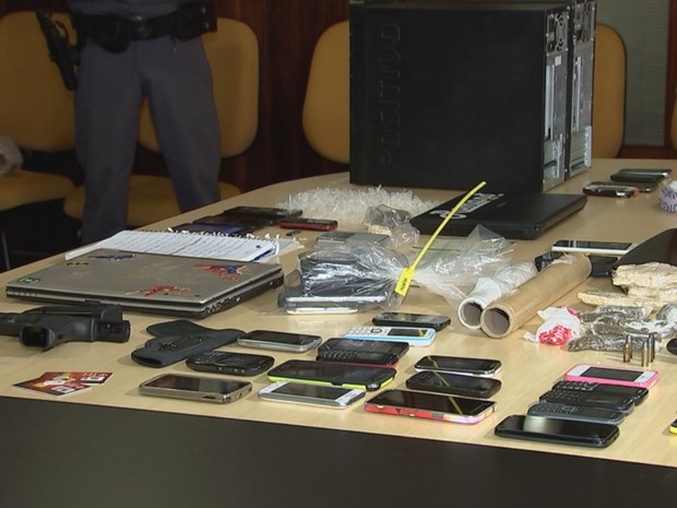 Material apreendido pela pol&iacute;cia durante a opera&ccedil;&atilde;o - Foto: Reprodu&ccedil;&atilde;o/TV TEM