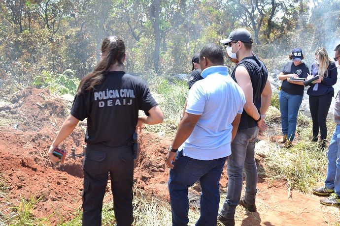 Durante as buscas foram encontradas as ossadas de Lessandro Valdonado de Souza de 13 anos e Jhenifer Luana Lopes de 17 anos, vulgo Larissa - Foto: PC/Divulga&ccedil;&atilde;o