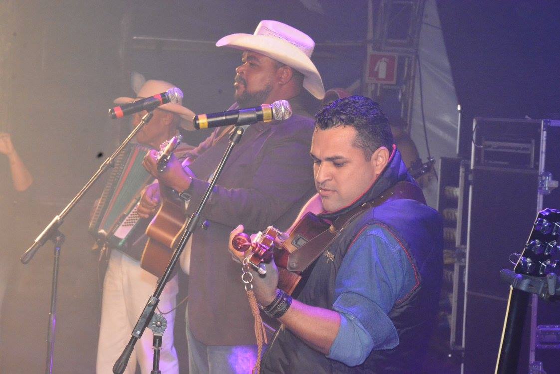 Dupla Jorge e Willian se apresentou no rodeio de Taquarussu nesse ano - Foto: Indal&eacute;cio Foto e V&iacute;deo