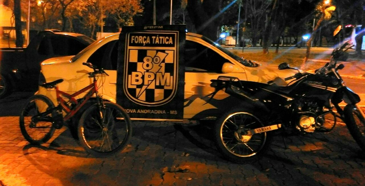 Ve&iacute;culos e bicicleta apreendidos - Foto: Luis Gustavo/Jornal da Nova