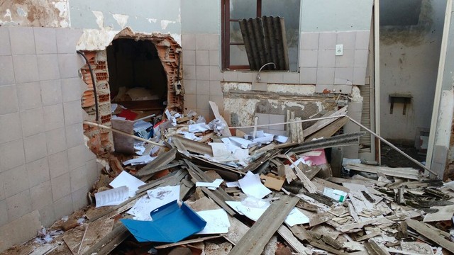 Casa que d&aacute; acesso fundos da ag&ecirc;ncia tamb&eacute;m foi invadida - Foto: Divulga&ccedil;&atilde;o