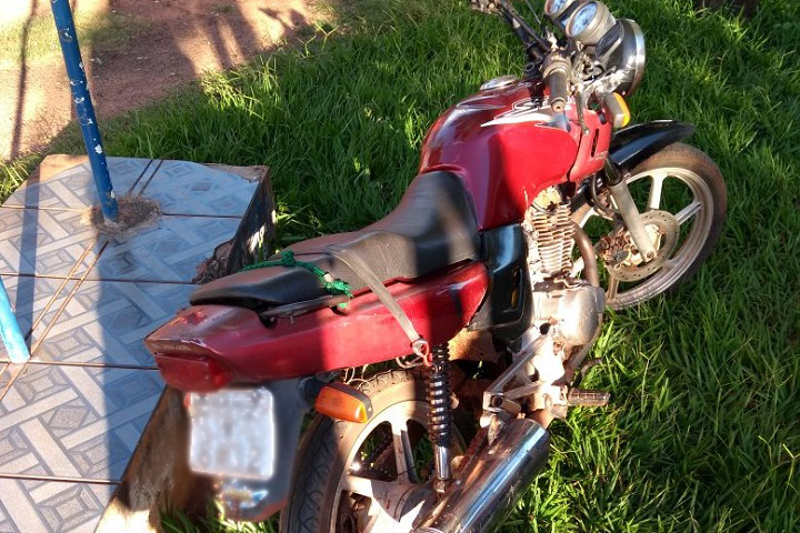 Motocicleta utilizada no crime foi identificada pela PM – Foto: Jornal da Nova