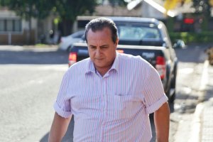 Beto Mariano, ex-deputado estadual e ex-funcion&aacute;rio da Agesul, chega &agrave; superintend&ecirc;ncia da PF - Foto: Fernando Antunes