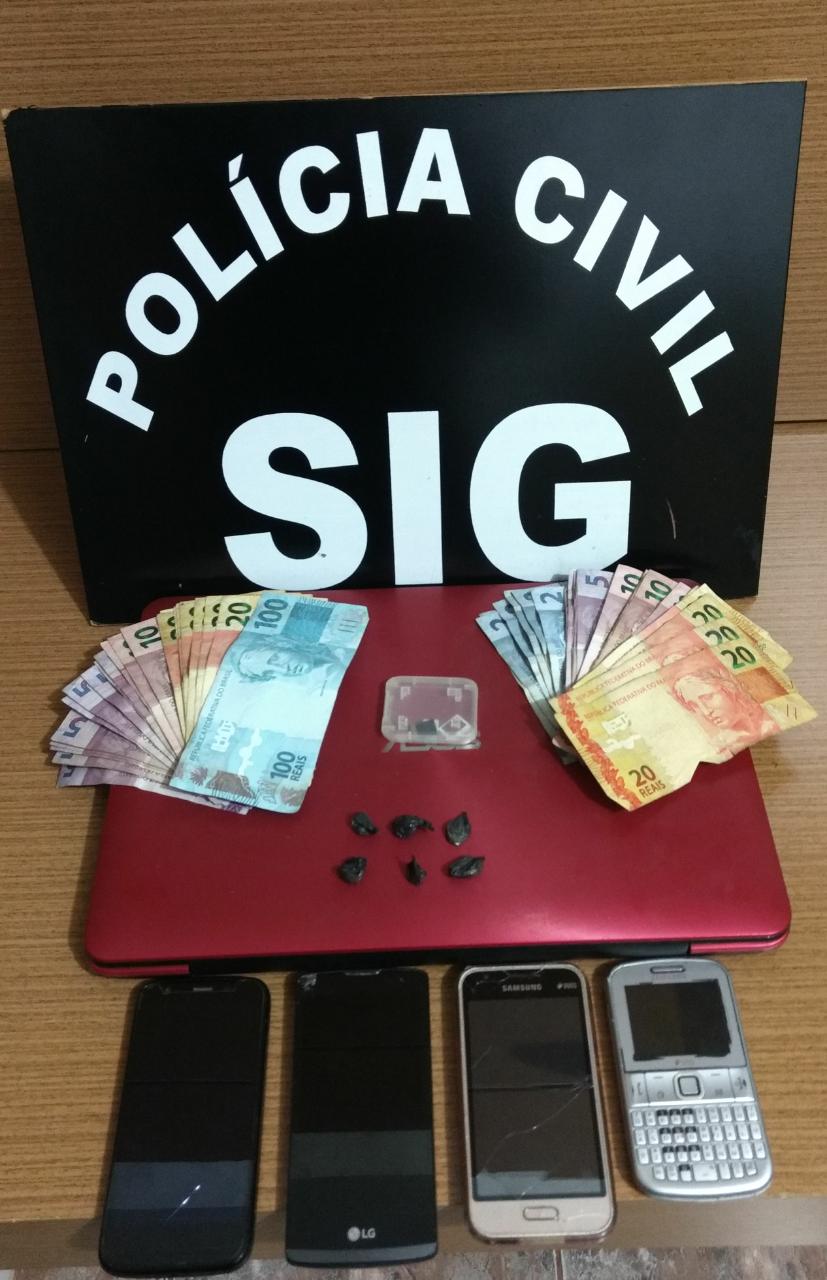 Dinheiro, droga e celulares apreendidos &ndash; Foto: Pol&iacute;cia Civil/Divulga&ccedil;&atilde;o