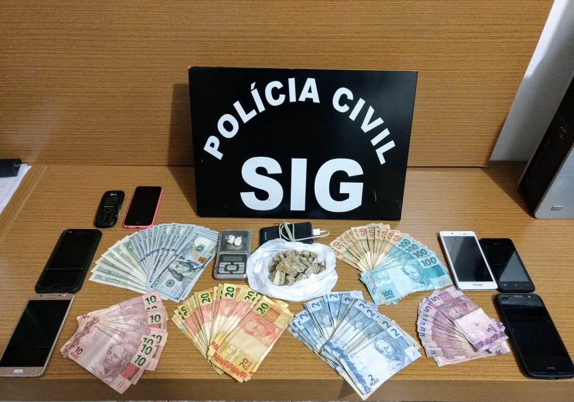 Material entorpecente, dinheiro, celulares, balança de precisão e crack apreendidos – Foto: Polícia Civil/Divulgação