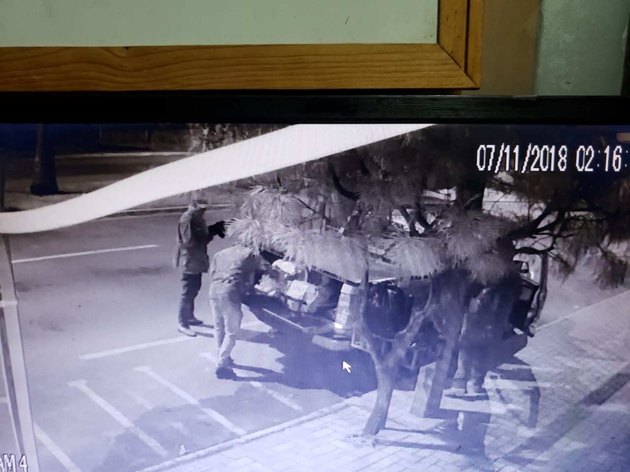 Imagens de câmeras de segurança mostram que bandidos que roubaram as duas agências bancárias em Chapadão do Sul estavam armados com fuzis e chegaram a trocar tiros com a polícia - Foto: Divulgação