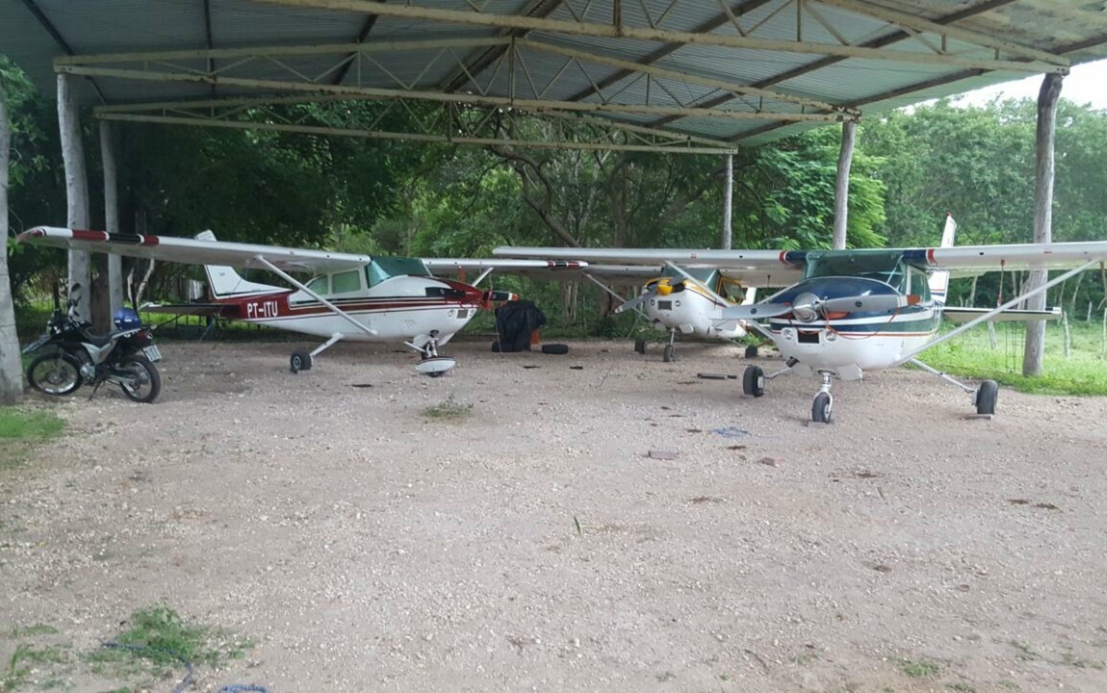 Aeronaves apreendidas no aer&oacute;dromo sequestrado de Corumb&aacute; - Foto: PF/ Divulga&ccedil;&atilde;o