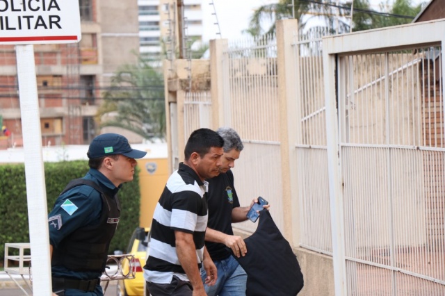 Movimenta&ccedil;&atilde;o de policiais militares com carro descaracterizado em frente a Corregedoria da PM - Foto: Henrique Kawaminami
