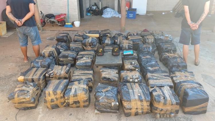 Quase 1 tonelada de maconha apreendida e dois homens detidos pela PM em Goi&aacute;s - Foto: Divulga&ccedil;&atilde;o/PM-GO