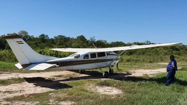 Avi&atilde;o utilizado para tr&aacute;fico internacional de drogas entre Paraguai e Brasil - Foto: Divulga&ccedil;&atilde;o/Pol&iacute;cia Nacional do Paraguai