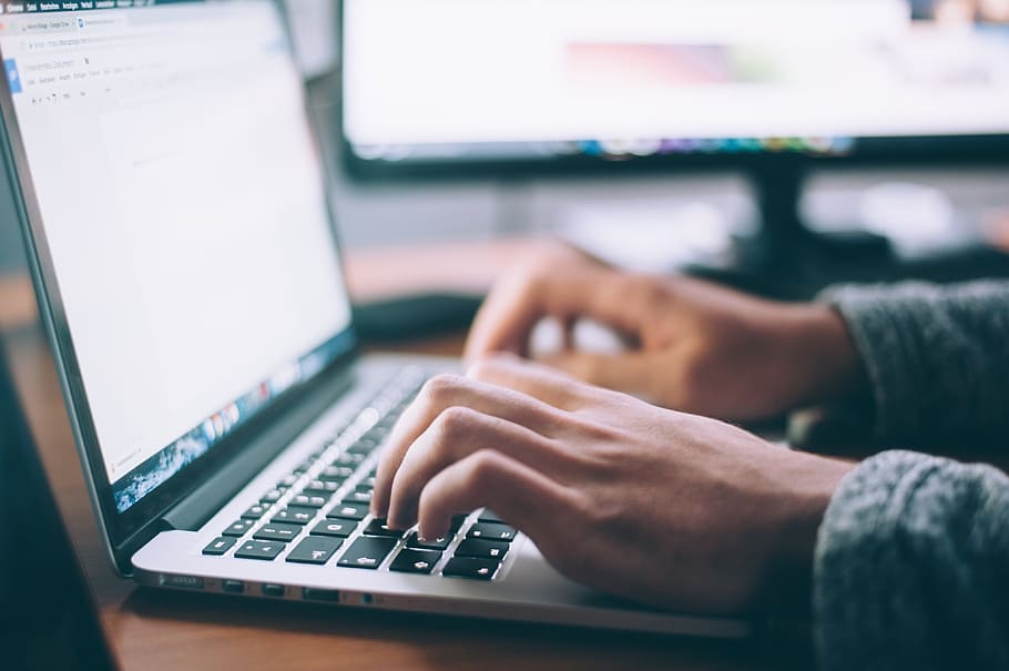 “Cursos online permitem aprender de violão até programação e poker” - Foto: Divulgação/Pickpik