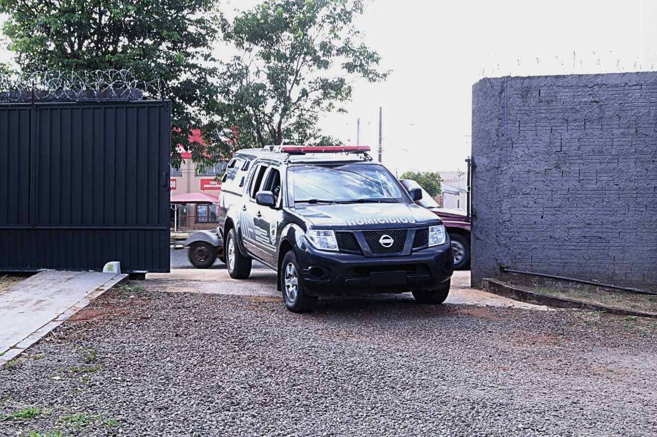 Viatura utilizada na opera&ccedil;&atilde;o chegando ao Garras - Foto: Kisie Aino&atilde;