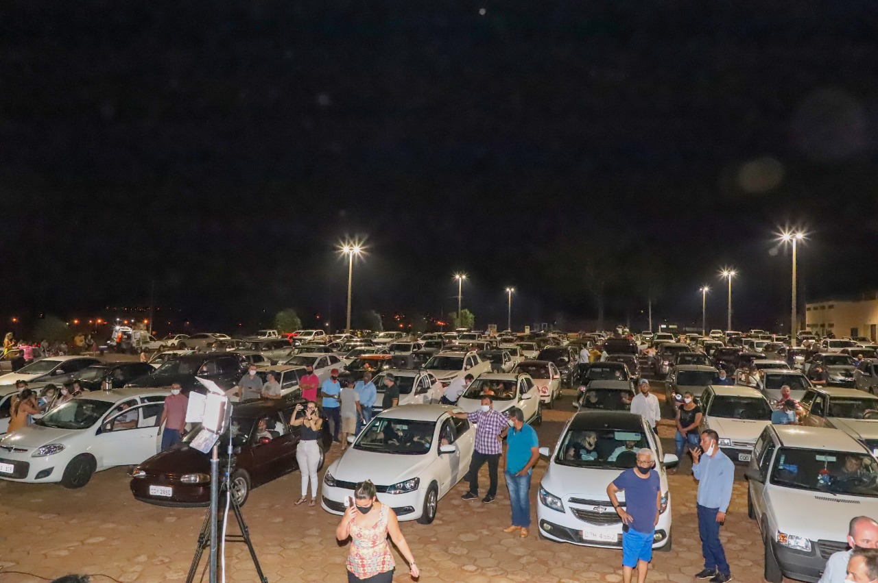 Pessoas acompanharam com ve&iacute;culos o evento - Foto: Divulga&ccedil;&atilde;o