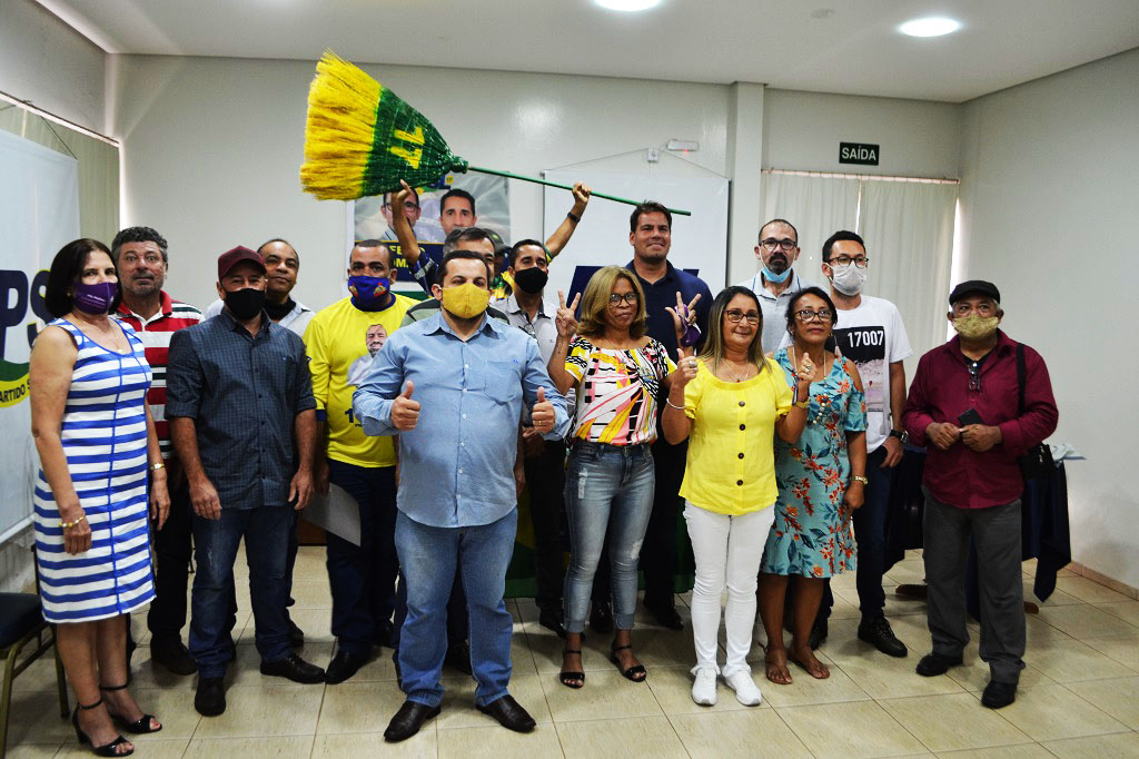 Capit&atilde;o Contar com os candidatos a vereador, prefeito e vice do PSL - Foto: Jornal da Nova