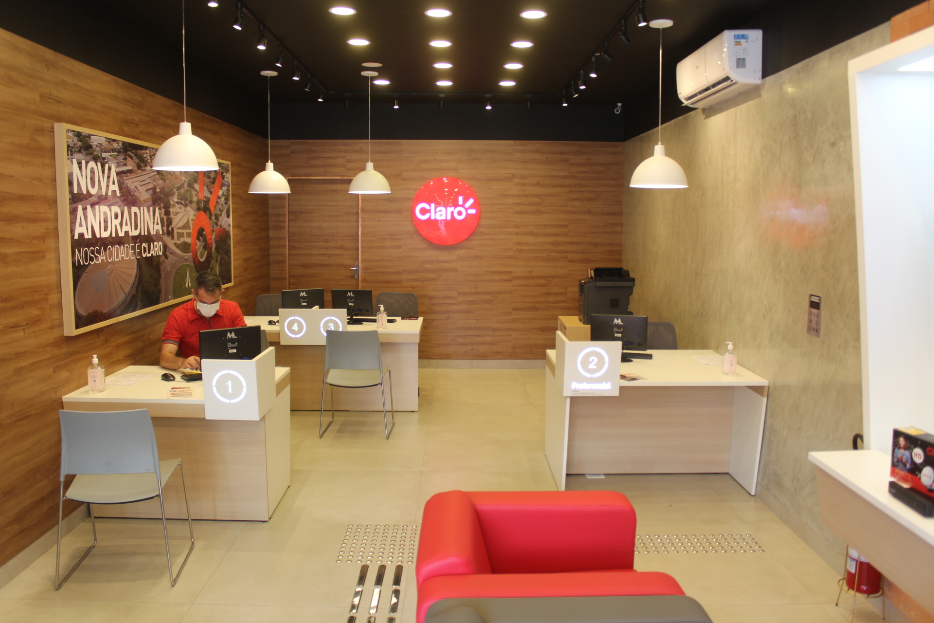 Ambiente moderno, climatizado e amplo para atender os clientes - Foto: Luis Gustavo/Jornal da Nova 