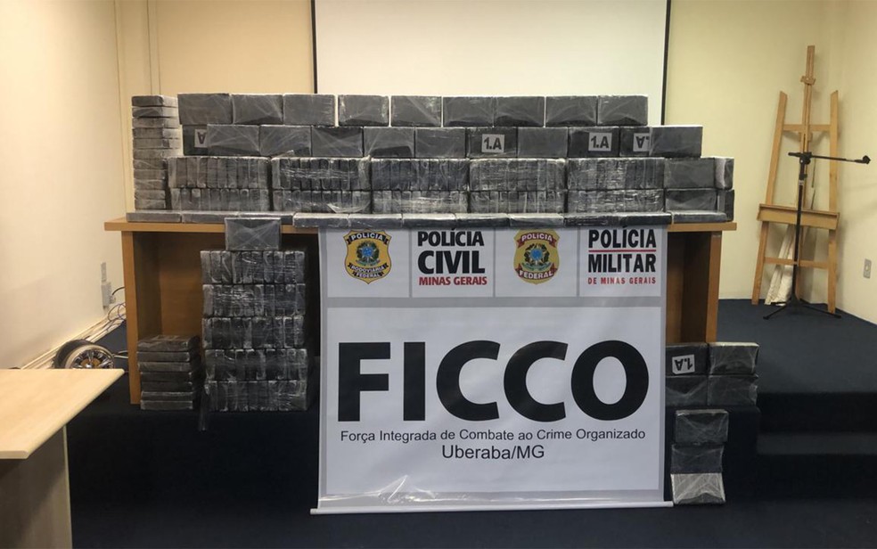 Pol&iacute;cia de MG apreendeu 243 quilos de cloridrato de coca&iacute;na no aeroporto de Ituverava (SP) -Foto: Divulga&ccedil;&atilde;o/FICCO