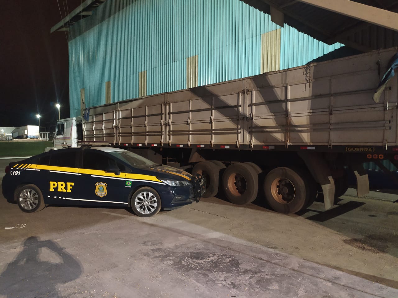 Carreta foi abordada pela PRF em Mundo Novo - Foto: PRF/Divulgação