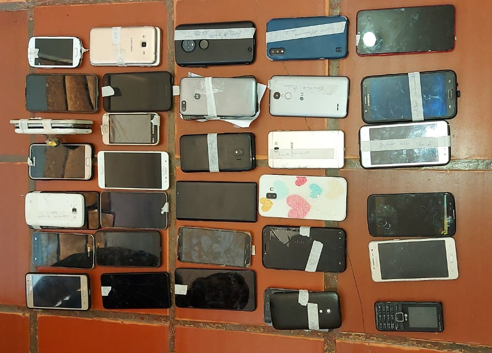 Aparelhos celulares apreendidos durante a operação - Foto: WhatsApp/Jornal da Nova