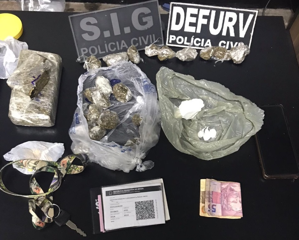 Entorpecentes apreendidos na resid&ecirc;ncia do suspeito - Foto: Pol&iacute;cia Civil/Divulga&ccedil;&atilde;o 