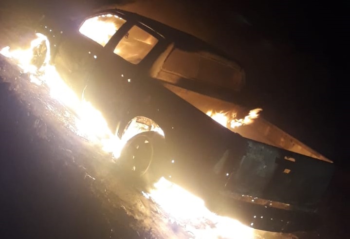 Caminhonete encontrada em chamas em Pedro Juan Caballero - Foto: Divulga&ccedil;&atilde;o