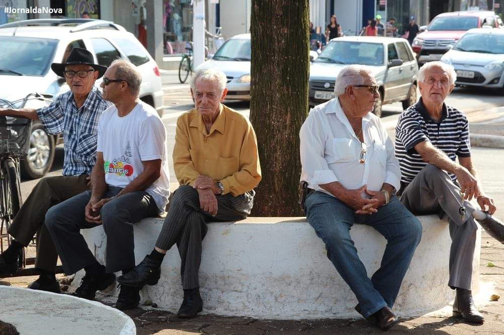 Chico Manaus na conhecida pedra com os amigos - Foto: Arquivo/Jornal da Nova/2-6-2017