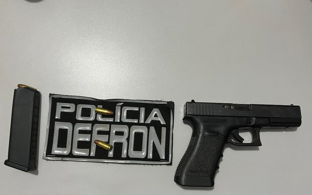 Arma de fogo apreendida - Foto: Defron/Divulgação