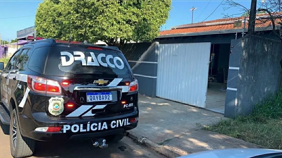 Busca e apreensão em residências alvos da operação - Foto: Dracco/Divulgação