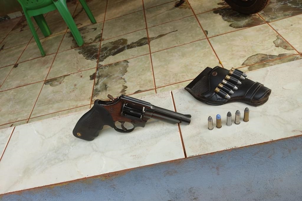 Arma apreendida com o suspeito da tentativa de homic&iacute;dio - Foto: Pol&iacute;cia Civil/Divulga&ccedil;&atilde;o