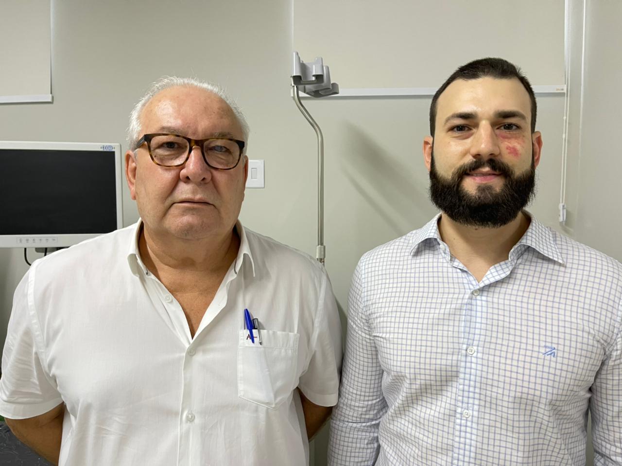 O m&eacute;dico gastrocirurgi&atilde;o Dr. Airton M&aacute;rio Fr&oacute;es de Moraes e o cirurgi&atilde;o e endoscopista Fernando Abr&atilde;o Fr&oacute;es de Moraes - Foto: Jornal da Nova