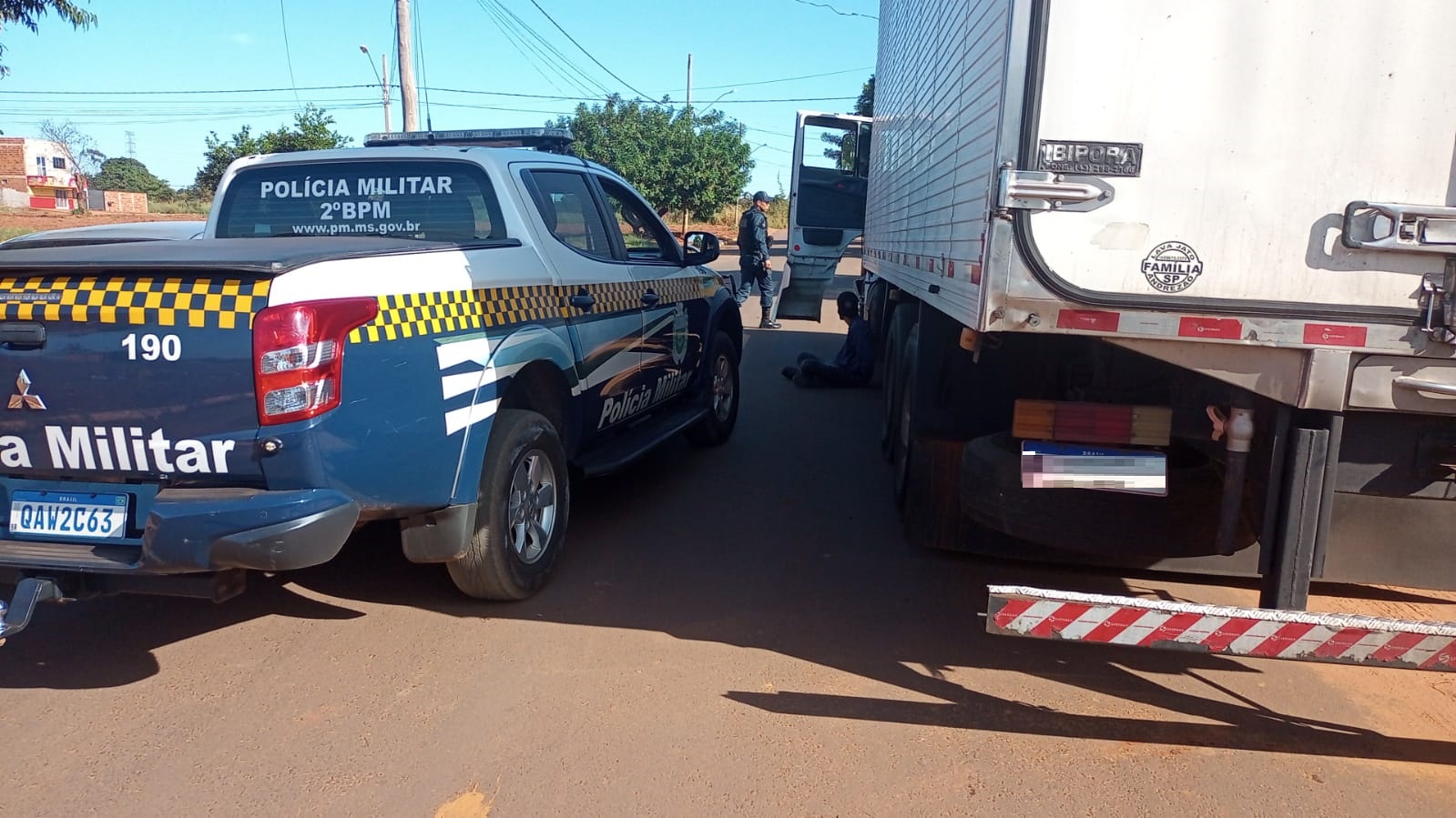 Momento em que a Polícia Militar localiza o caminhão - Foto: Polícia Militar/Divulgação