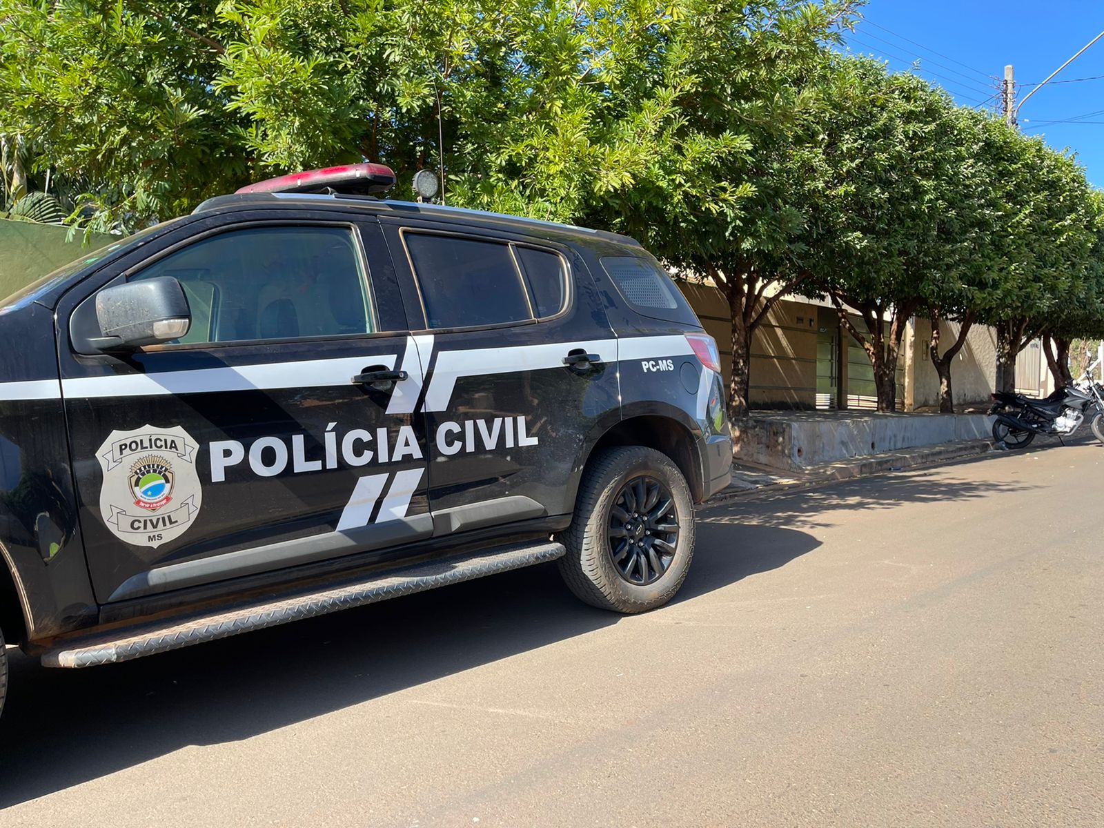 Busca e apreensão na residência de uma das investigadas – Foto: Jornal da Nova