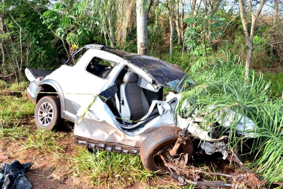 Veículo ficou destruído com a colisão - Foto: Ribero Junior/MS24h