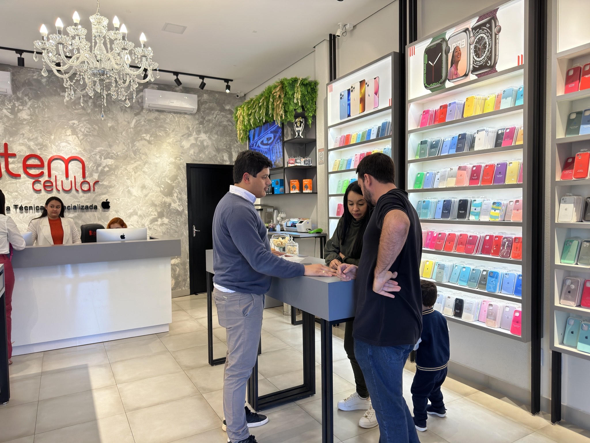 A Tem Celular conta com uma equipe qualificada e treinada para atender todas as necessidades dos clientes - Foto: Divulga&ccedil;&atilde;o