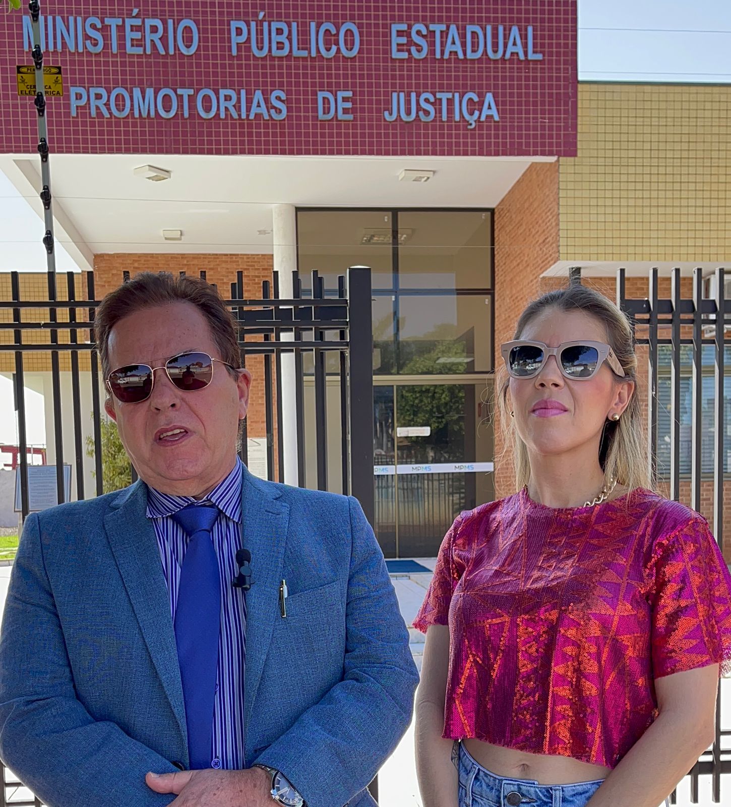 O advogado e a ex-secretária Julliana Caetano Ortega - Foto: Jornal da Nova