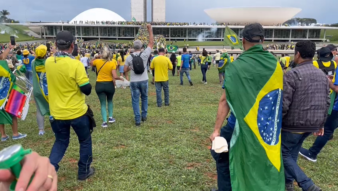 Manifestantes invadem parte superior do Congresso Nacional, em Bras&iacute;lia - Foto: Reprodu&ccedil;&atilde;o