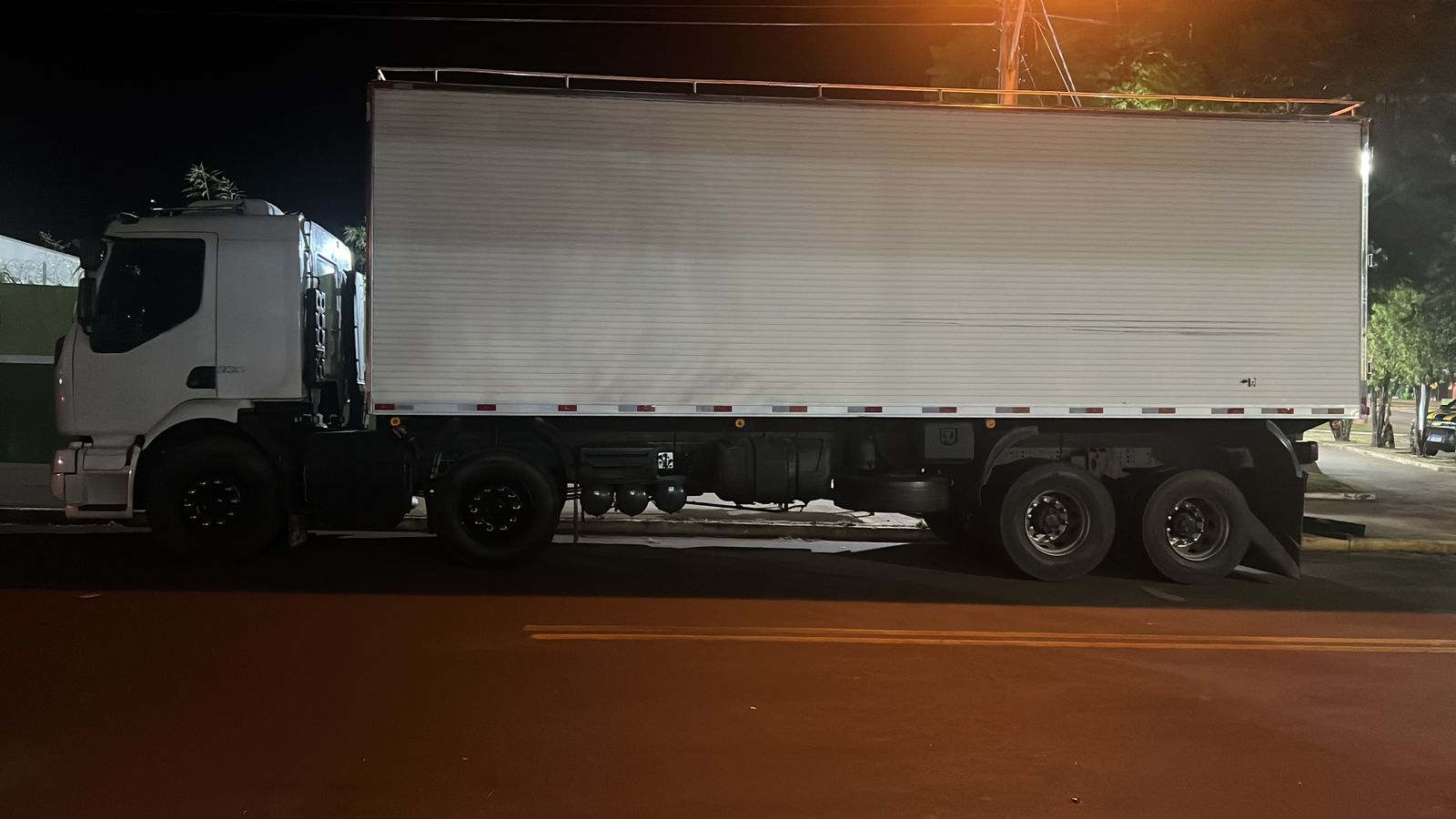 Caminh&atilde;o que transportava o entorpecente foi apreendido - Foto: PMA/Divulga&ccedil;&atilde;o