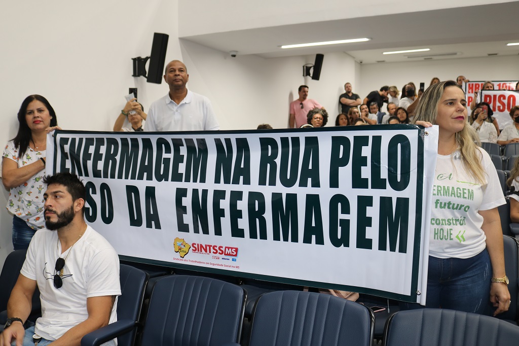 Faixas foram levadas &agrave; sess&atilde;o da Assembleia Legislativa na manh&atilde; dessa ter&ccedil;a-feira (27) - Foto: Divulga&ccedil;&atilde;o