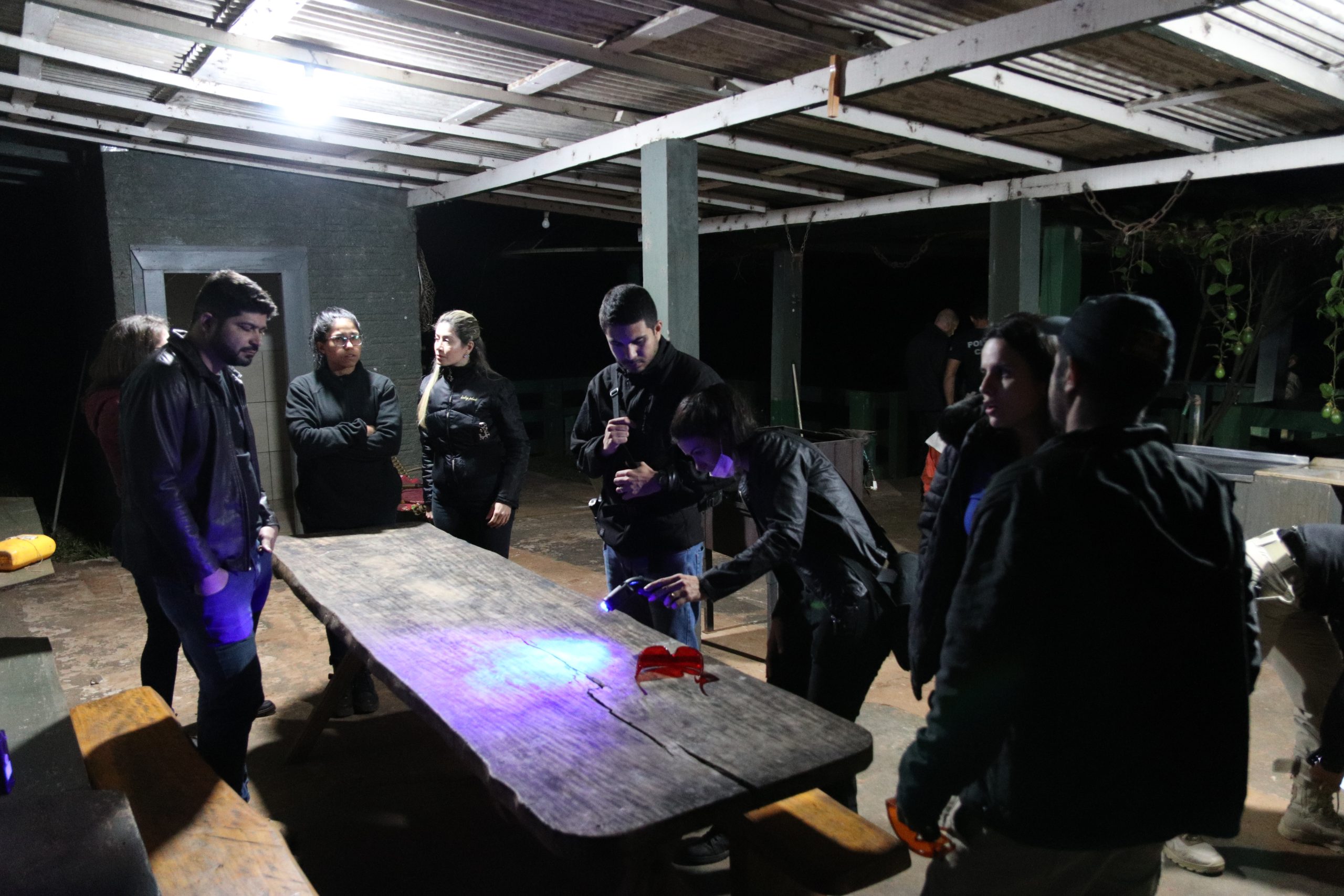 Per&iacute;cia Criminal utilizou luminol na reconstitui&ccedil;&atilde;o do crime - Foto: Pol&iacute;cia Civil/Divulga&ccedil;&atilde;o 