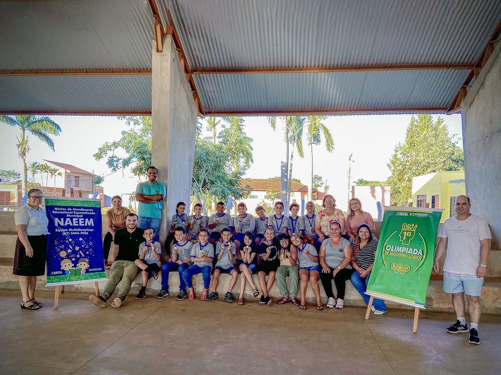 Representantes participaram da premia&ccedil;&atilde;o dos estudantes - Foto: Prefeitura de Bataypor&atilde;