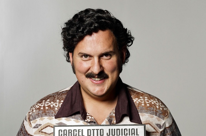 Foto divulgada pela emissora colombiana Caracol mostra o ator Andr&eacute;s Parra interpretando Pablo Escobar na s&eacute;rie 'Pablo Escobar: O senhor do tr&aacute;fico' - Foto: HO/Caracol TV/Arquivo